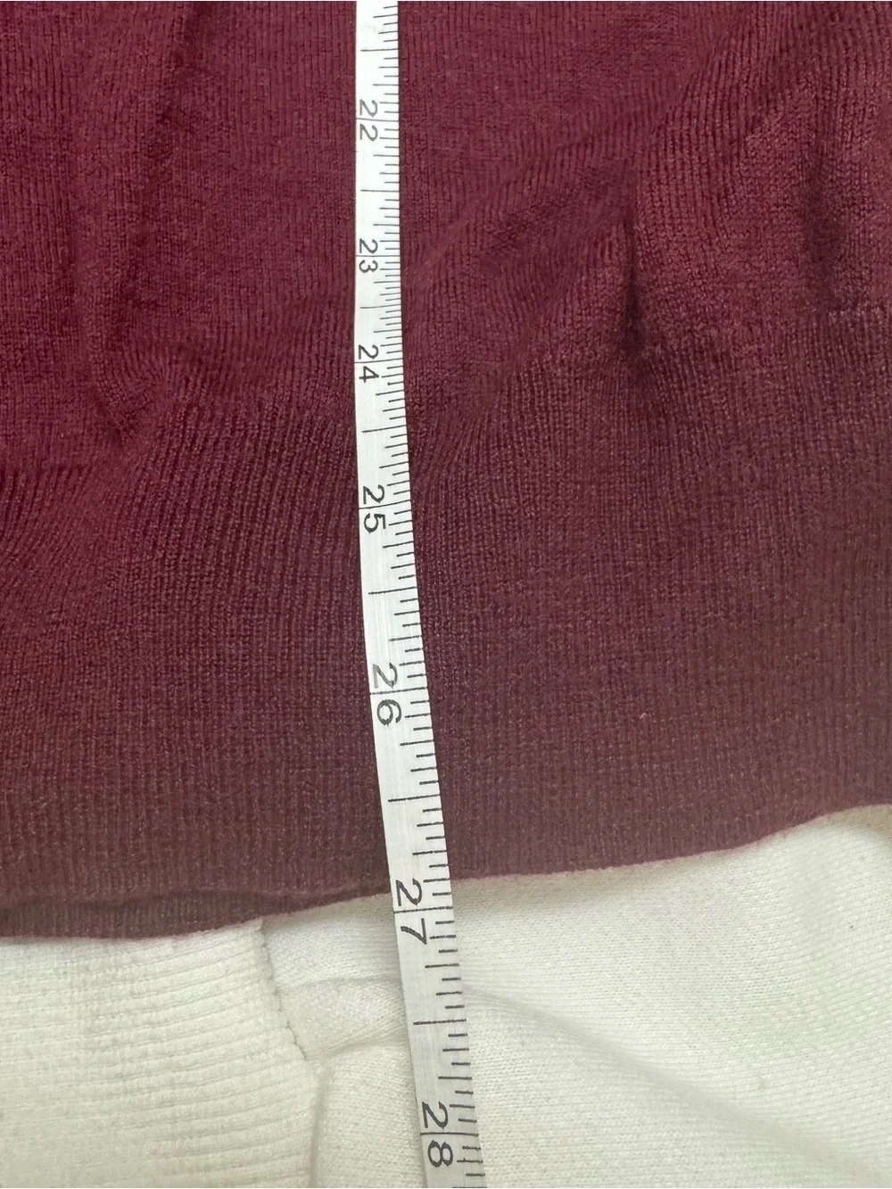 Neiman Marcus Cashmere Silk V-Neck Lightweight Sweater - Burgundy XL Minimalist